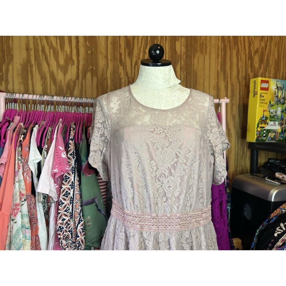 Torrid Mauve Pink Lace Lined Embordered Short Sleeve Knee Length Dress Sz 2 (2X) - Picture 3 of 12
